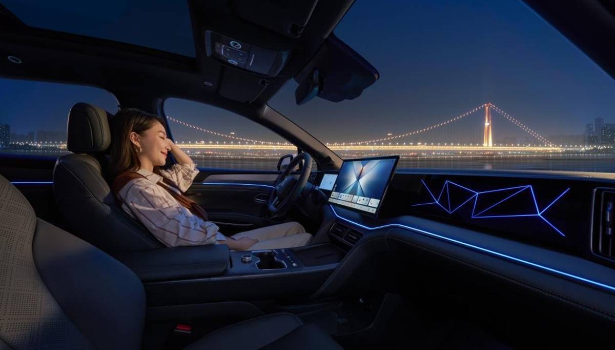 比亚迪宋家族上新，9.98万起开走智能SUV，太懂打工人了！