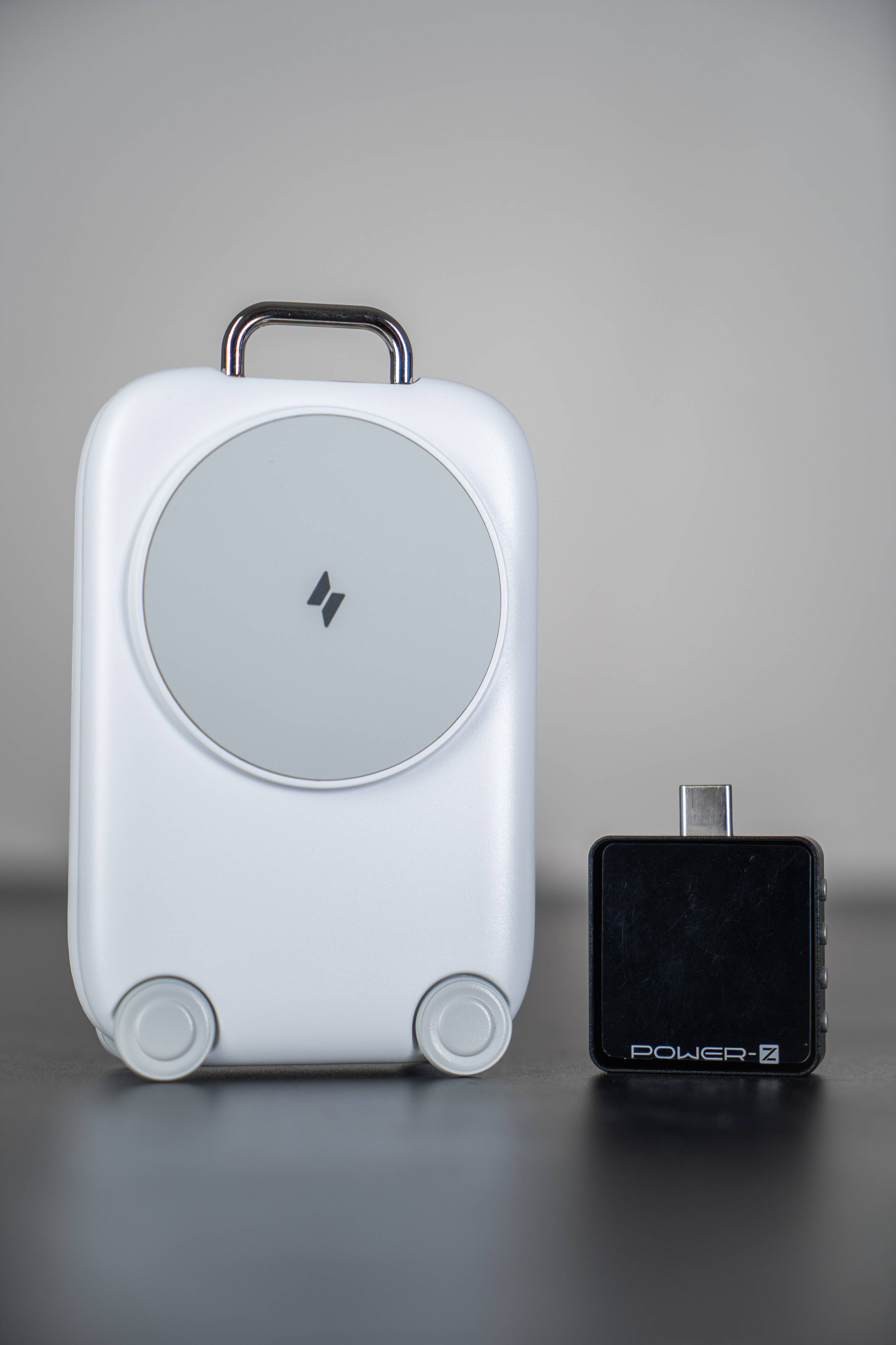 行李箱造型的无线充电器见过吗?迪奥科三合一折叠磁吸充电器分享