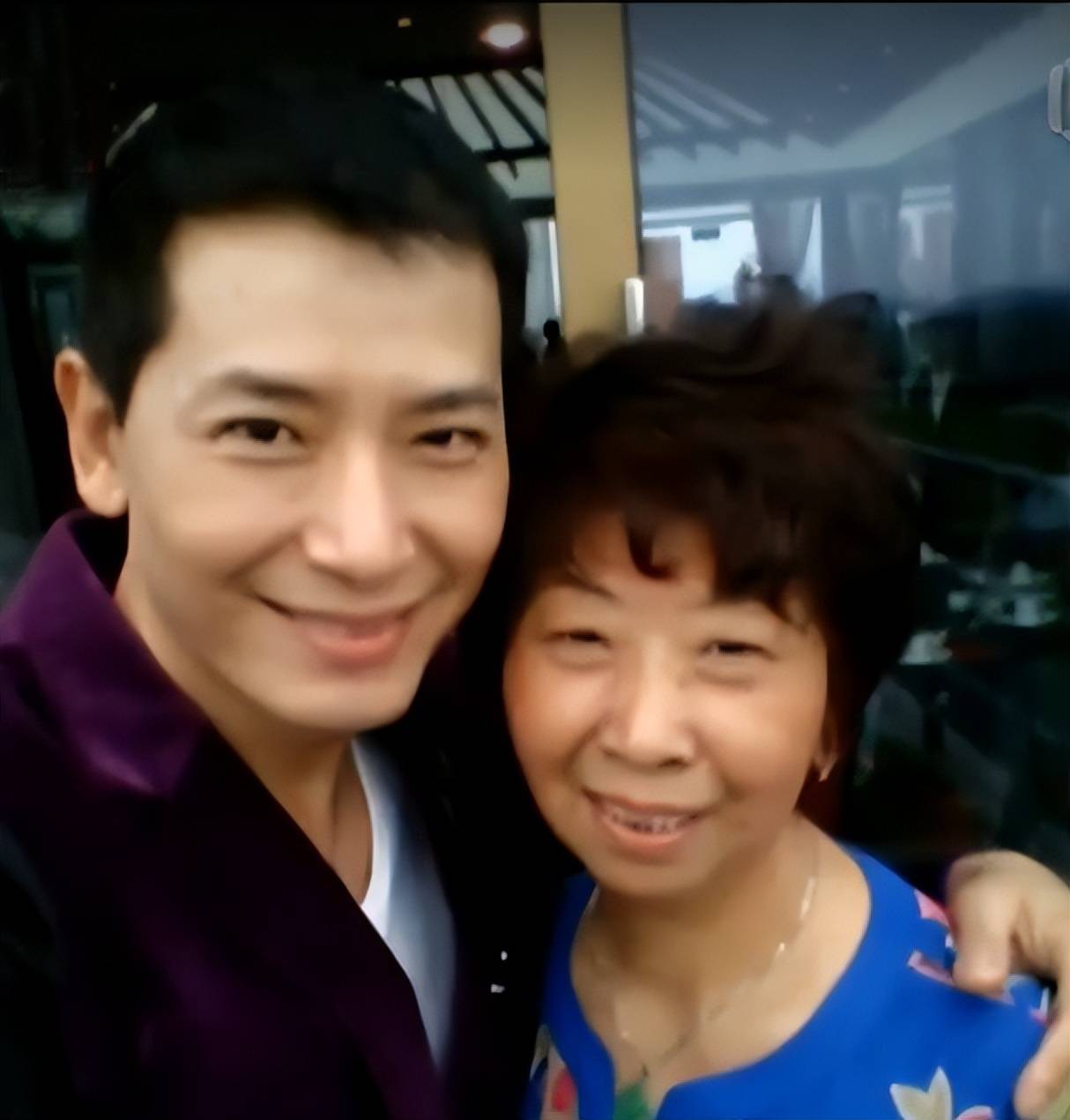 多栖明星戴军曾与潮妈互相逼婚而今母子都快乐单身