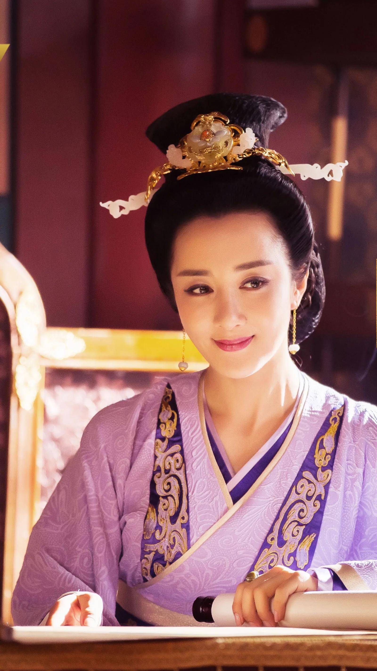 李依晓;曾是古装第一美人,被狗咬毁容后,今40岁靠演坏女人翻身