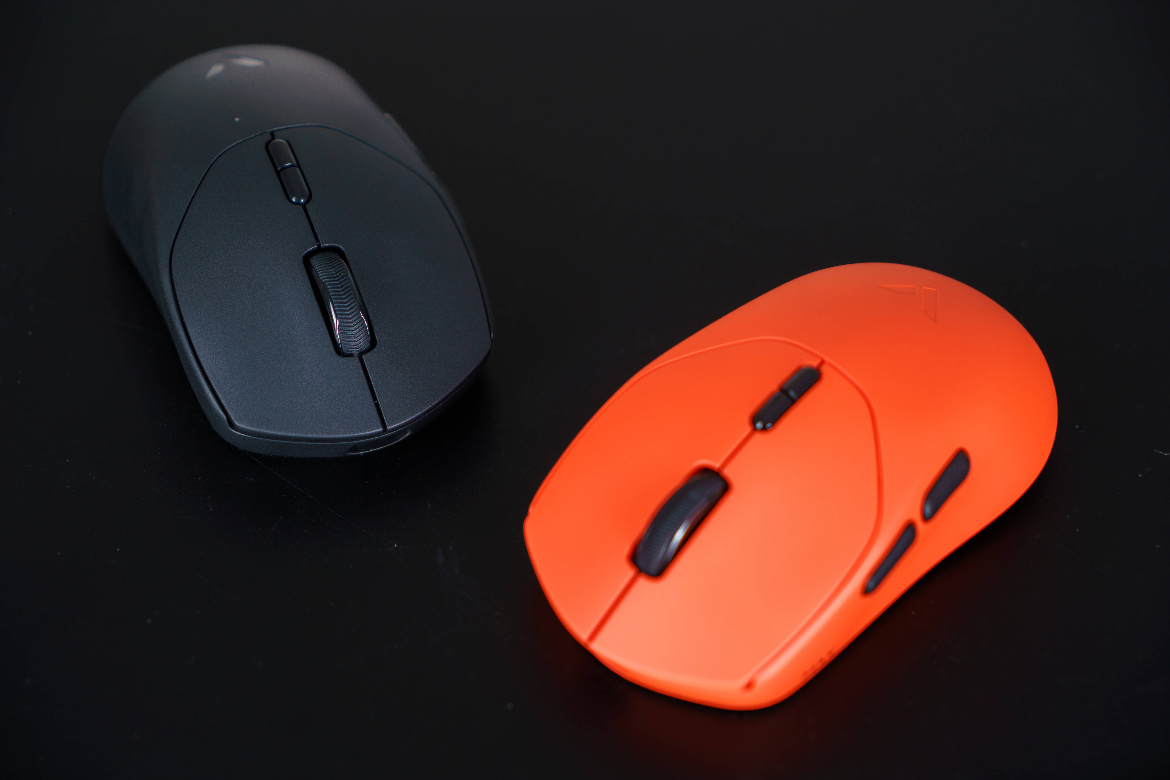 喜欢适配中小手的对称型VT二代电竞鼠标？呐！雷柏VT1系列了解下