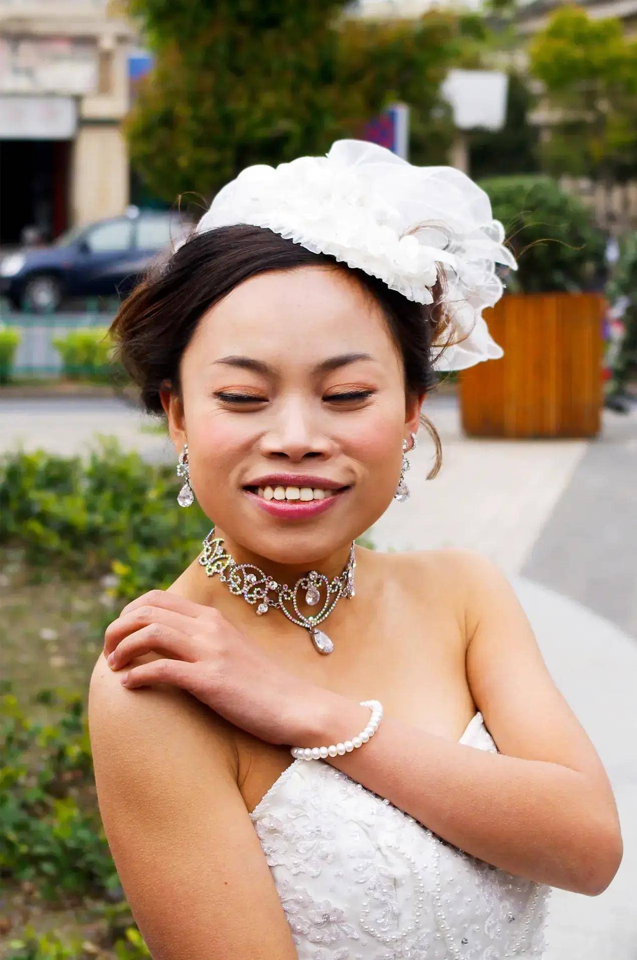 "丑"火爆全网,被骂到美国的"凤姐",现在却完美逆袭