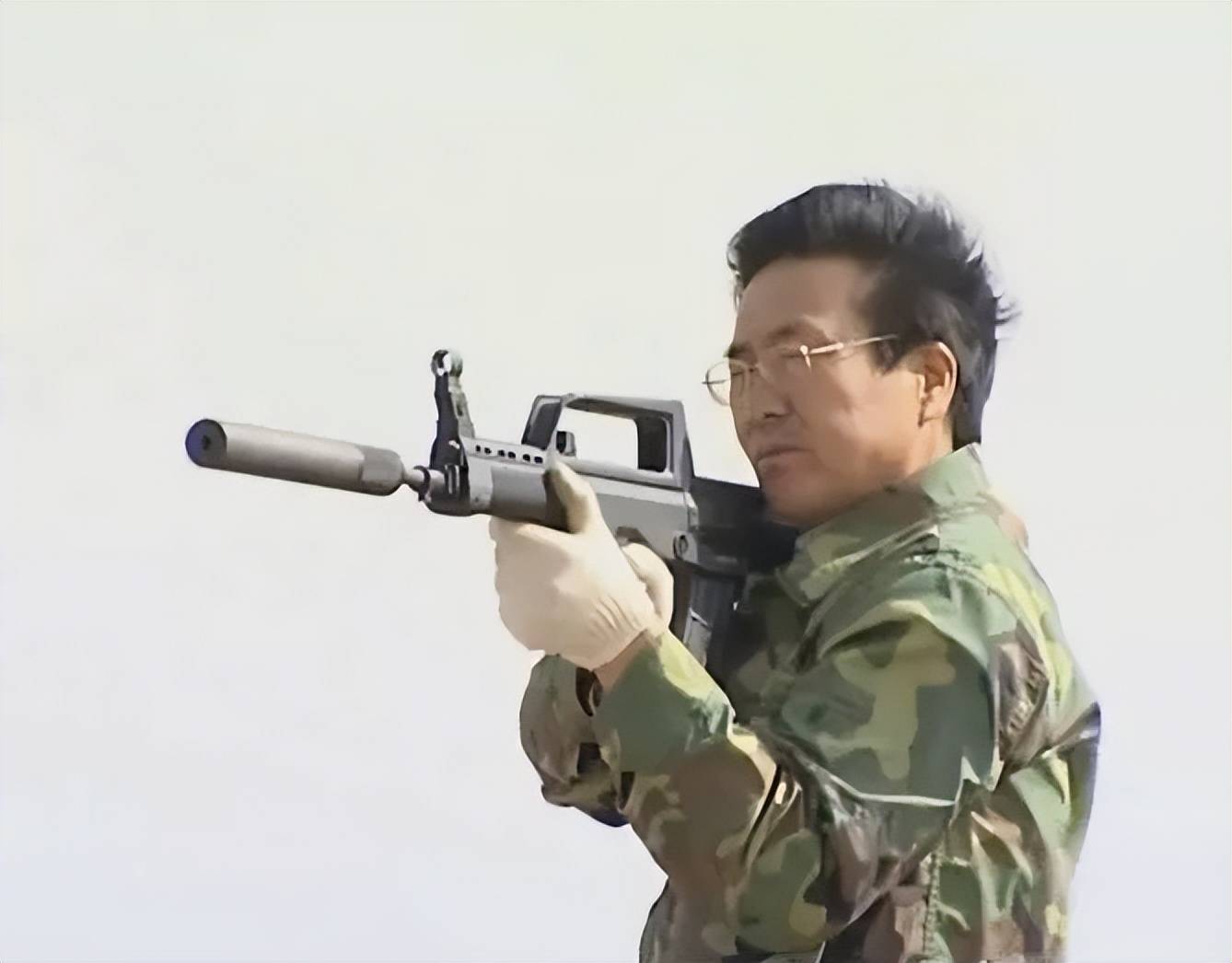中国步枪全部安装消音器,普通士兵要消音器有什么用?