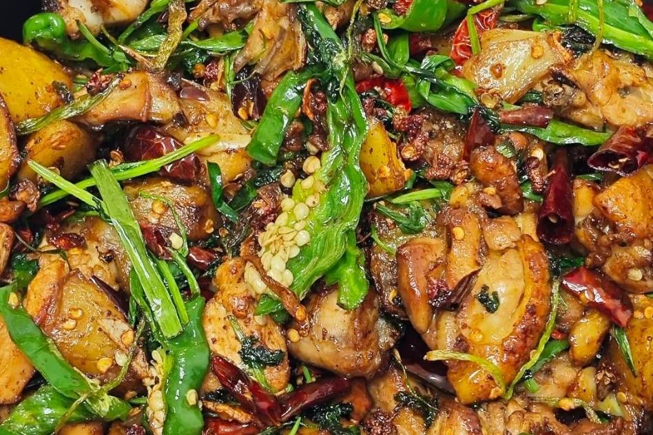 麻辣干煸鸡_辣椒_鸡块_鸡皮