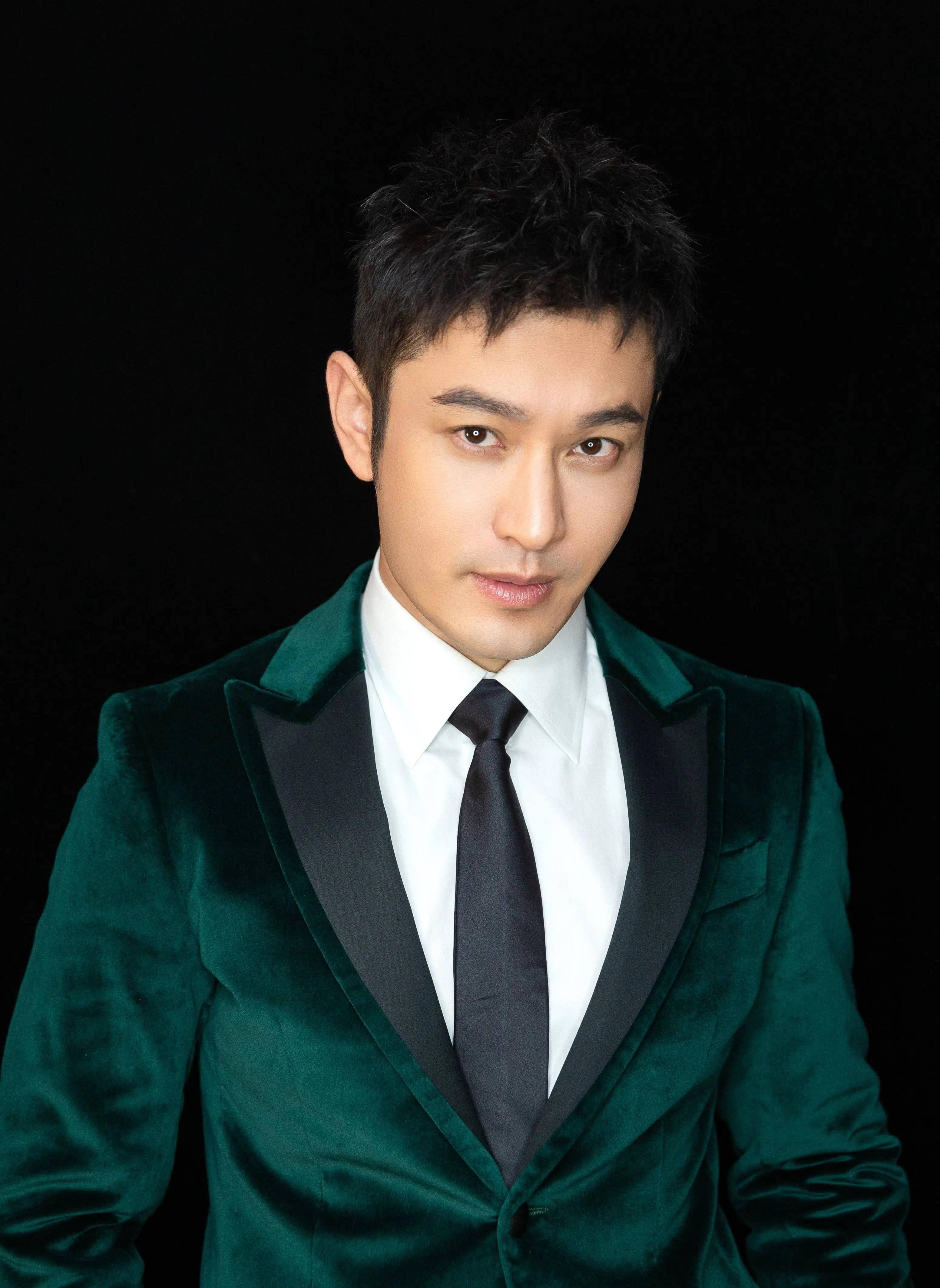 离婚三年,48岁黄晓明再次官宣喜讯,成了杨颖"高攀不起"的样子