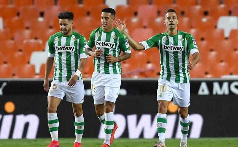 西甲保级生死战！巴伦西亚主场死磕贝蒂斯，伤病潮下能否借底蕴逆袭？