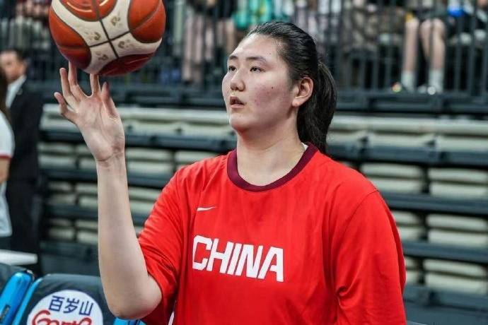 大魔王!2米26张子宇全运会单手暴扣,成为中国女篮正式扣篮第一人