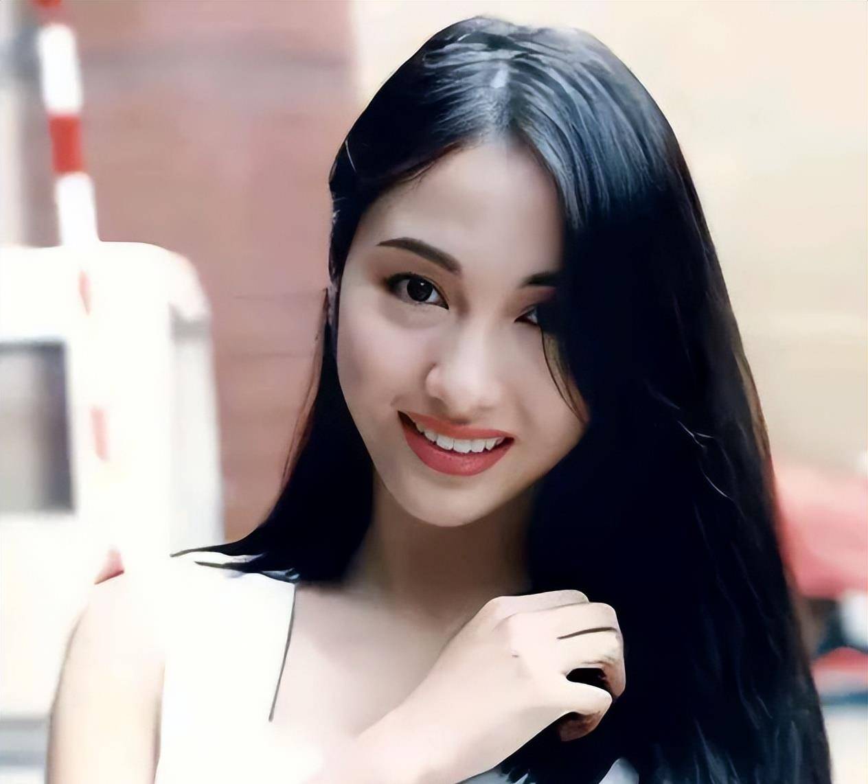 父亲弟弟丈夫皆残疾,被三个男人"拖累"的黎姿,是人生赢家