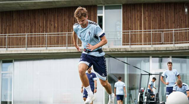 西甲最新战况：塞尔塔强势，巴萨表现稳定