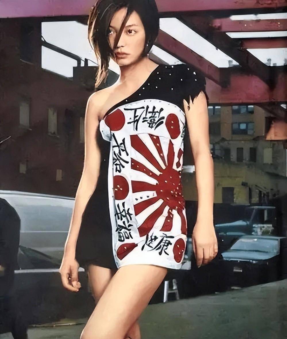 封禁四载,49岁赵薇突然传出消息,因胃癌去世传言五个月前已揭晓