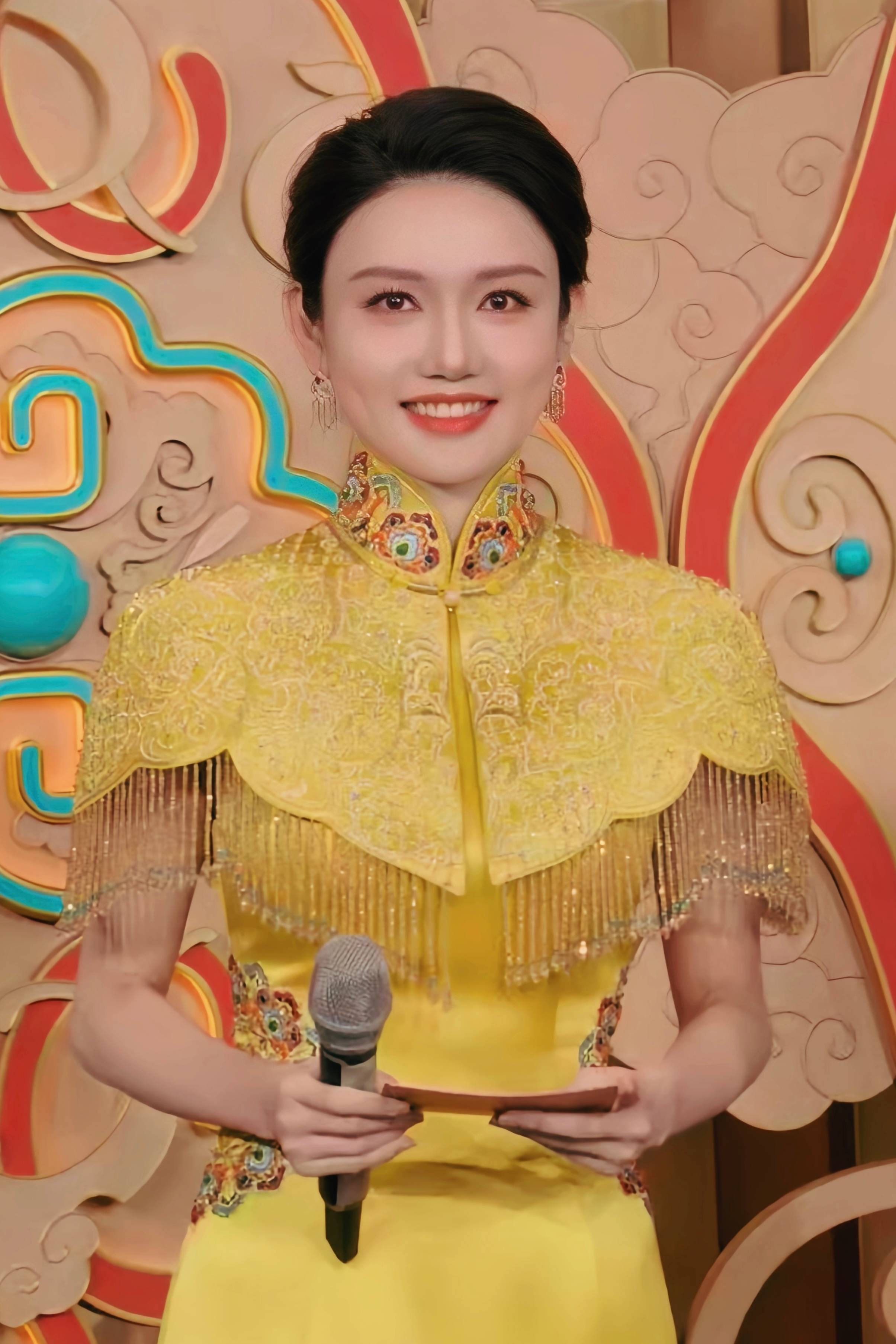 4位至今未婚的央视主持人,个个都是美女,最大的年龄已到59岁