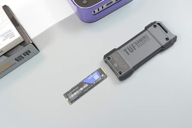 等等党的胜利？别急，加上华硕TUF铠甲+腾隐TQP4000扩容才叫真香