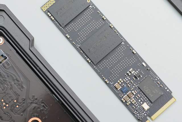 等等党的胜利？别急，加上华硕TUF铠甲+腾隐TQP4000扩容才叫真香