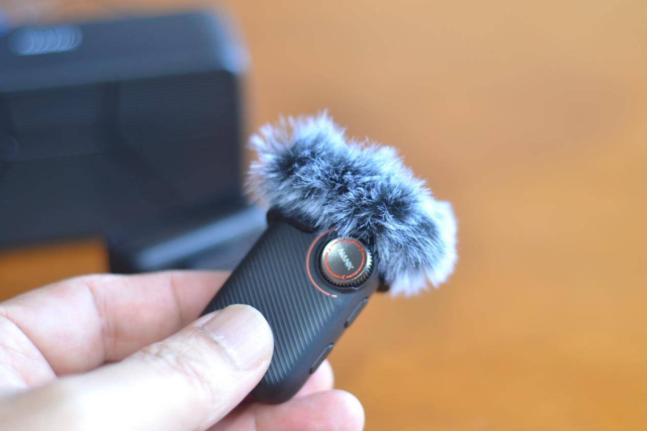 专业音质、稳定传声、智能操控集一身,南卡Qmic领夹麦克风专业全能