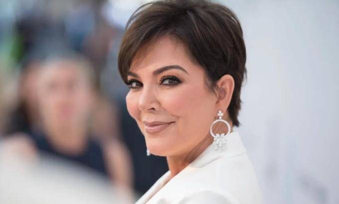 卡戴珊"太后"过70岁生日,在贝佐斯家办宴会,梅根哈里去凑热闹