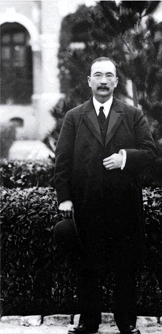 蒋介石通过北洋政府的力量扫除了该政府,唐绍仪的政治生涯也因此遭遇