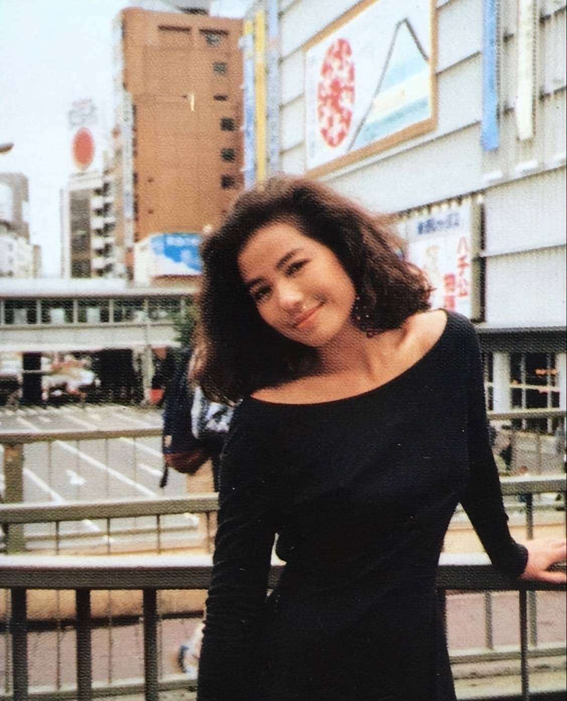 年轻时的钟楚红太惊艳,穿衣尽显女人味,这才是美艳型美女