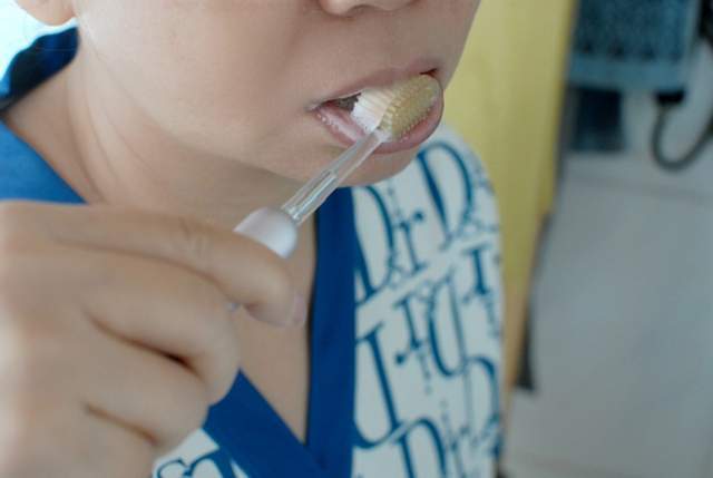 牙痛出血裂缝救星!左点再生硅牙膏用黑科技让牙齿“重生”