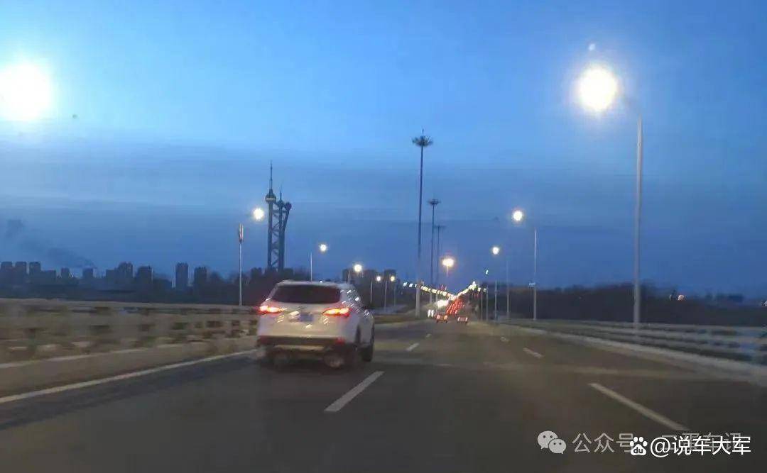交警：汽车“双闪灯”不能乱用！这3情况开“双闪”可能被罚_搜狐汽车_搜狐网