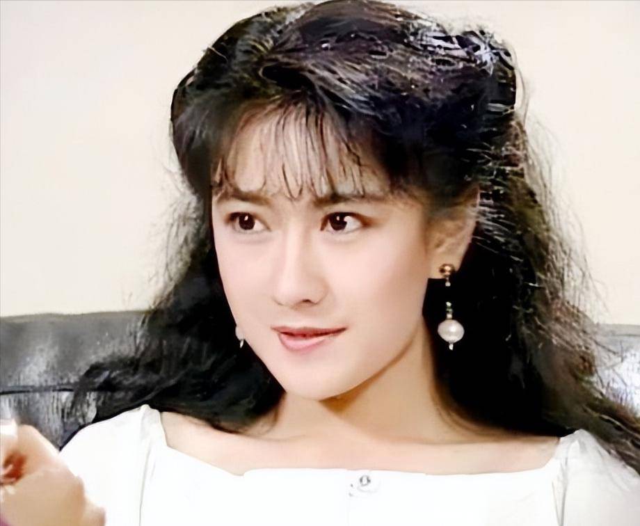 离婚25年后,戈伟如独自带娃似少女,林志隆儿女双全幸福美满