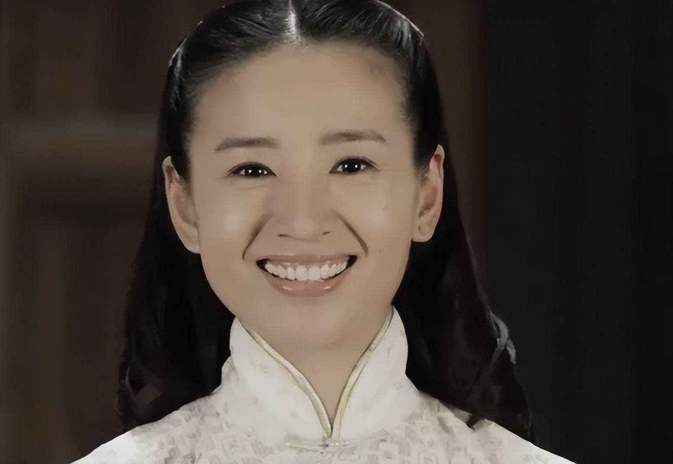 这次轮到董洁翻车了?新剧与张嘉益激吻戏一出,观众直呼辣眼睛