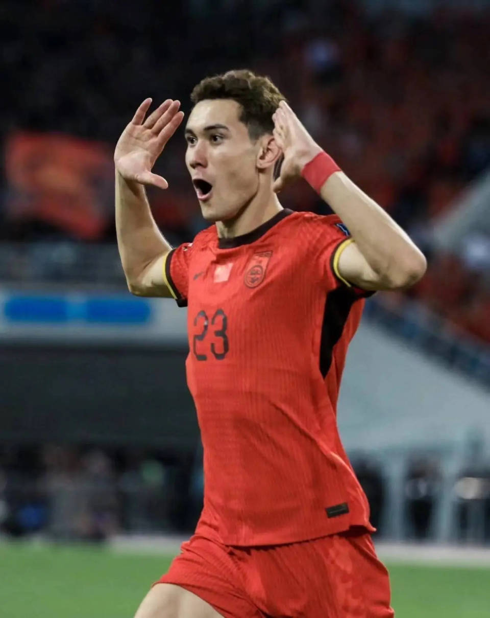 他和王钰栋一样，是国足未来的希望，我们能否少一些黑？