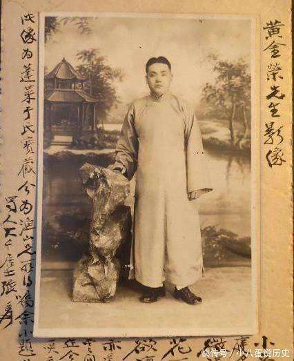 杜月笙14岁便来到上海,虽然拜了青帮大亨陈世昌为师,但很长一段时间里