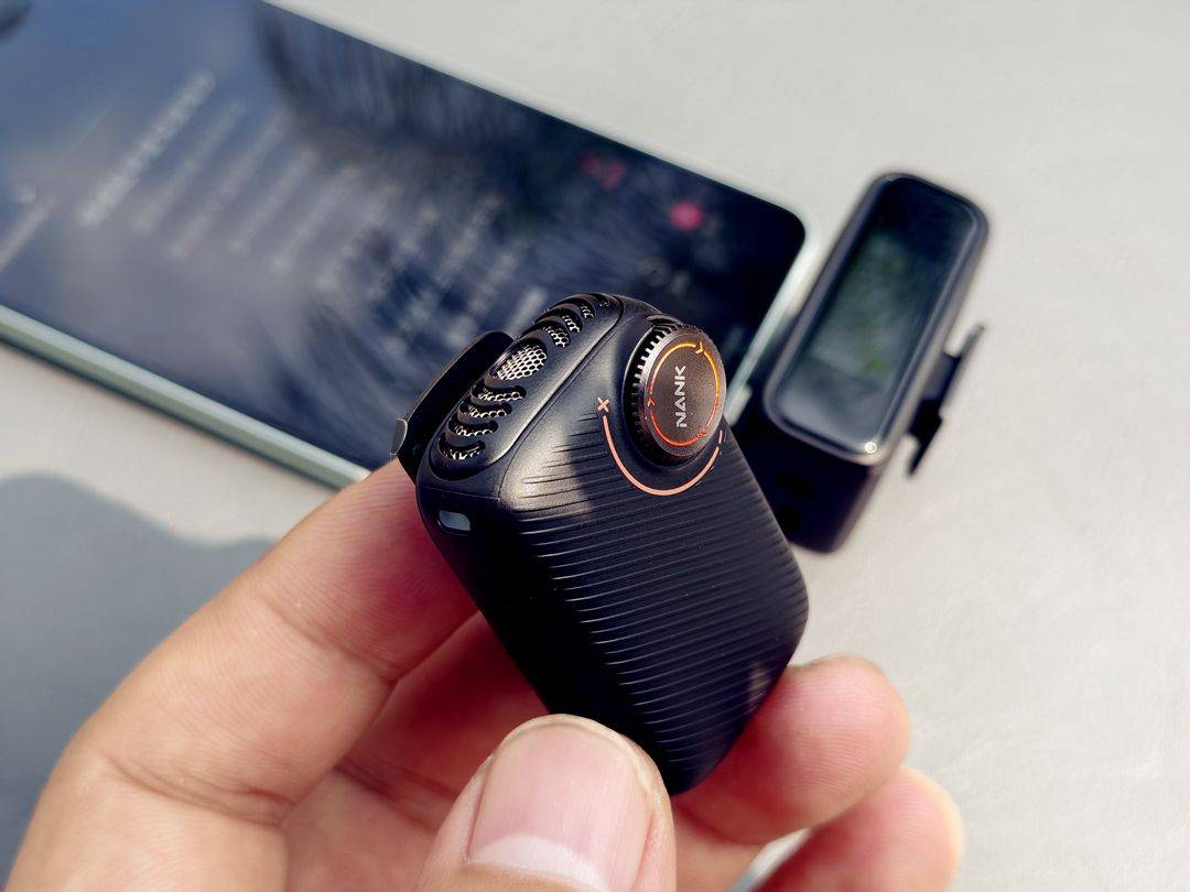 让创作回归纯粹:南卡Qmic如何用一块屏解放创作者