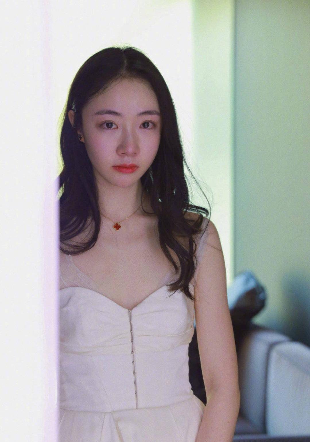 35岁霍尊正式复出音乐节上连唱9首歌前女友陈露曾因他被抓