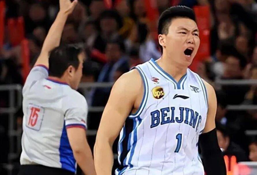 李根曾效力于上海,青岛,北京,新疆,北控等多支球队,是cba历史上的知名