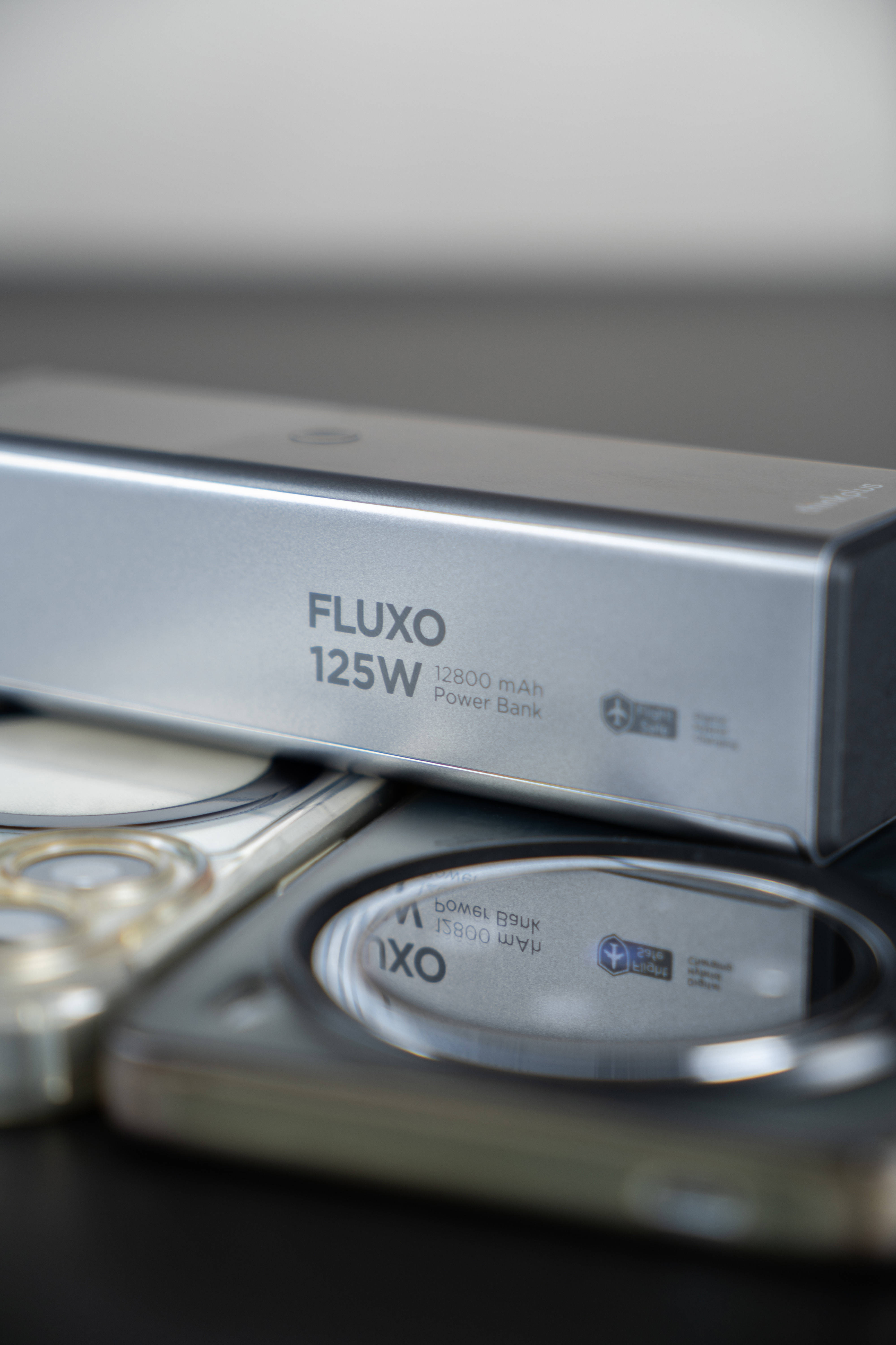 只需一个就能为你出行设备续电-联想锋行者大功率笔记本移动电源