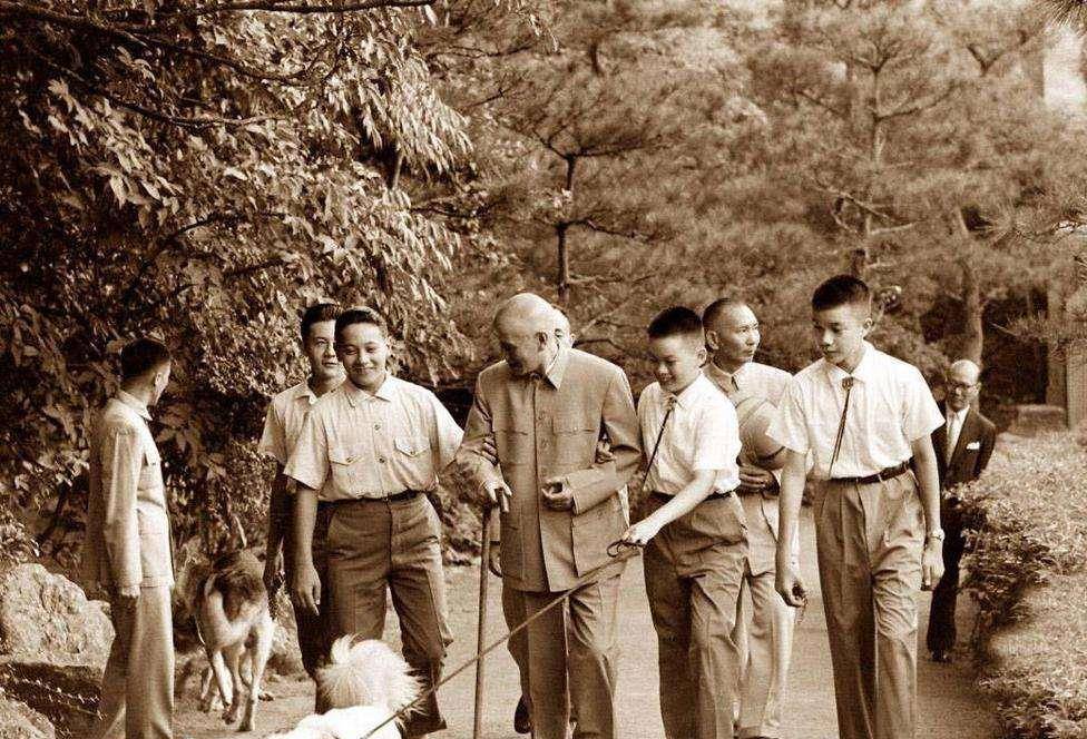蒋介石五位兄妹,大哥被张学良吓死,大妹皈依佛门,命运各有不同