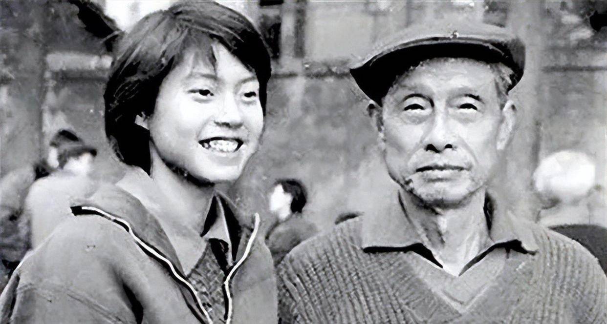 82年,网球名将胡娜逃往美国,32年后高调回国办展:是为了我的画