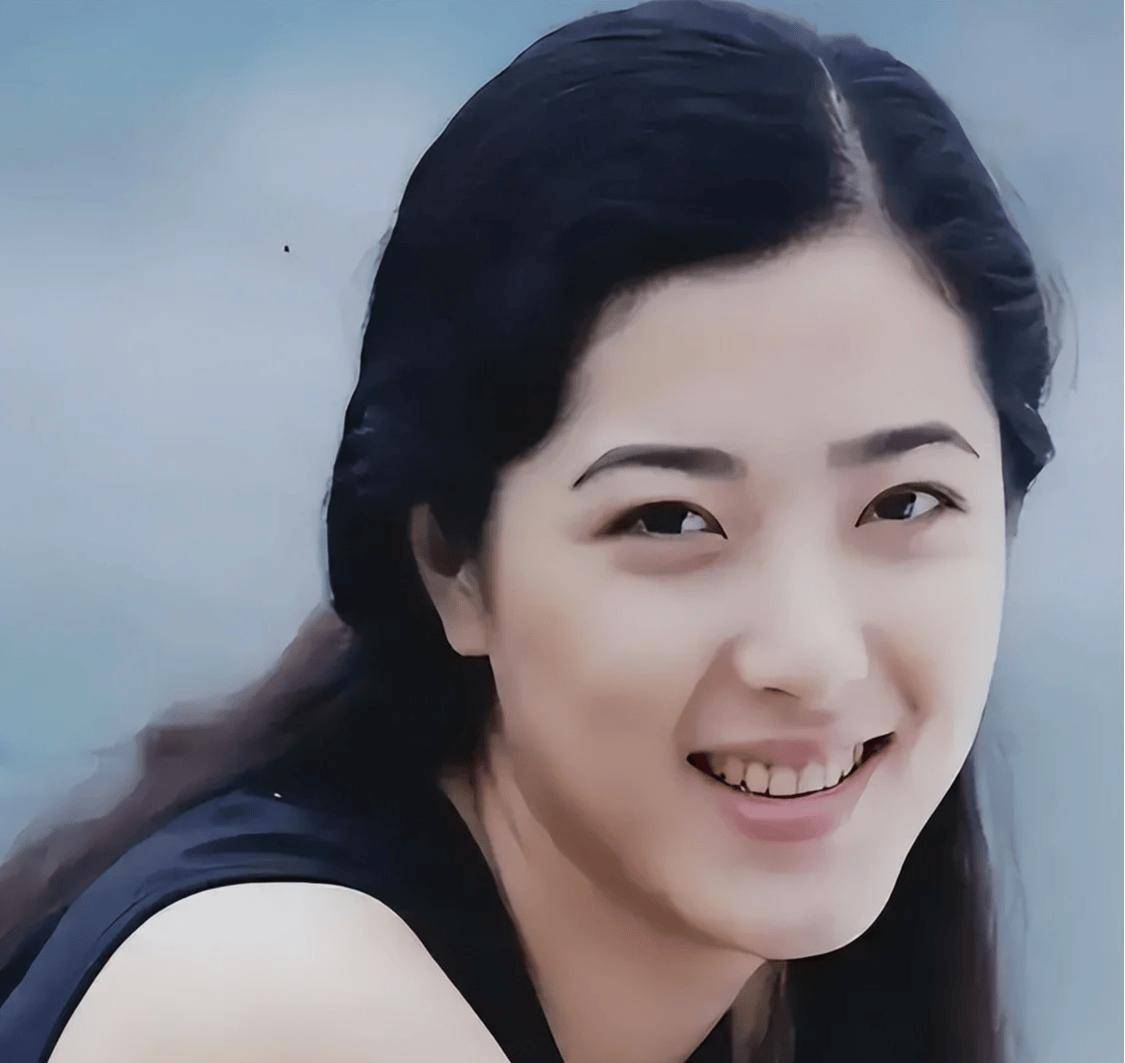 长得好演技好,49岁依旧单身一人,如今靠《沉默的荣耀》再翻红