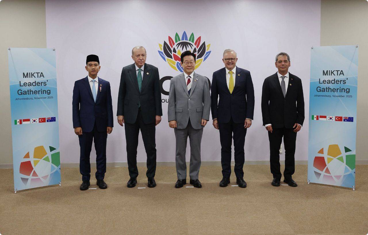 11·22重大转变："中等五强"联手合作，韩国调整姿态，全球