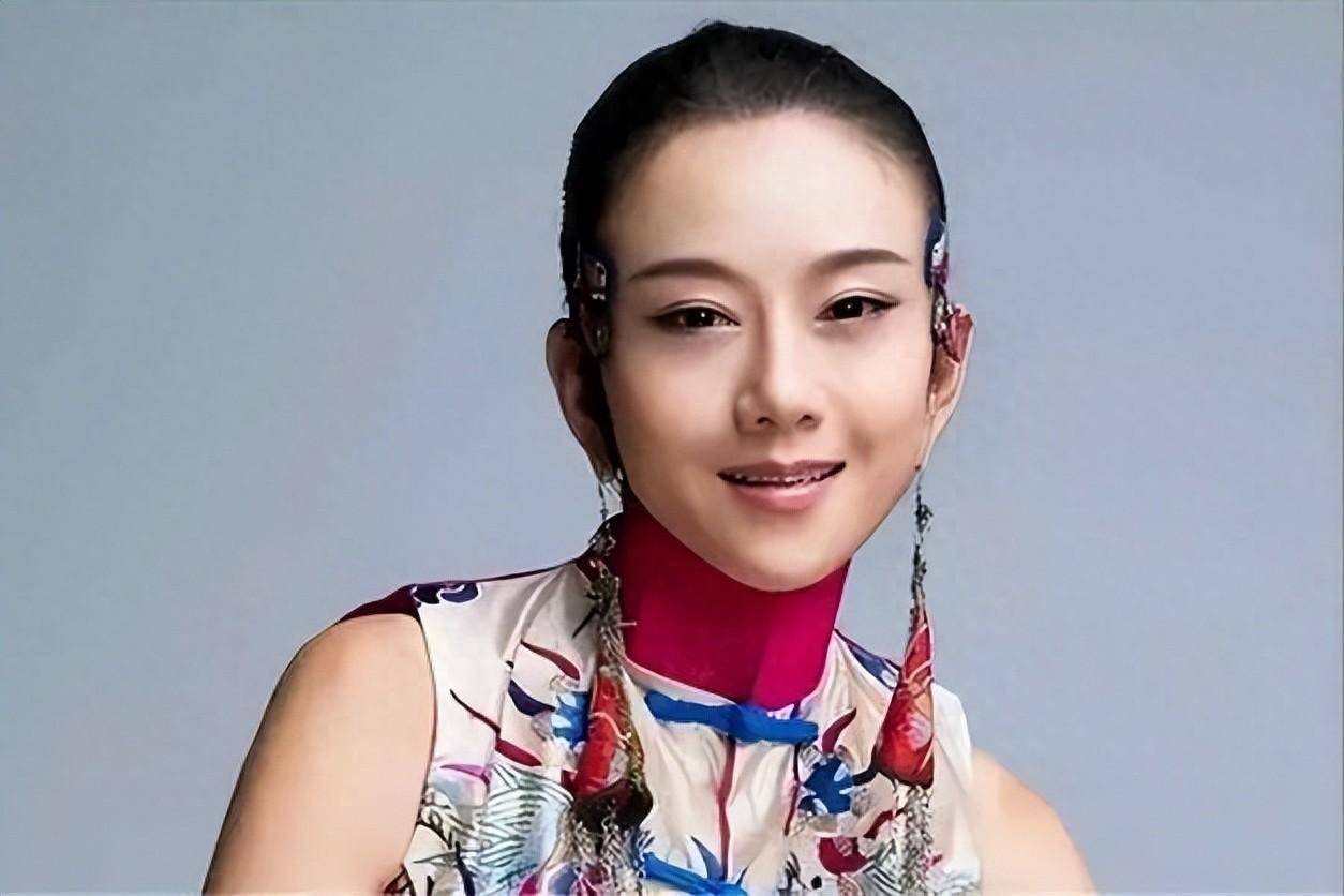 65岁杨丽萍:从小舞者到"孔雀仙子",却因"大胆"舞蹈引来争议