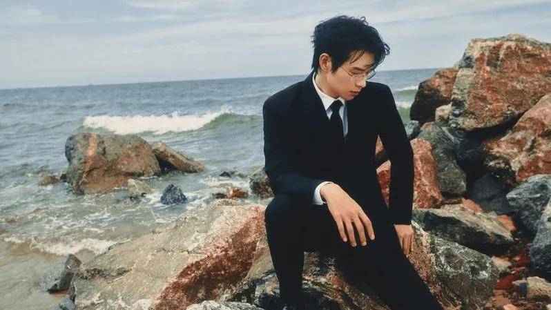 娱乐圈风云变幻,这些明星曾红极一时,现在却境遇尴尬