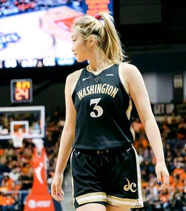 炸了！李梦200万年薪加盟新联赛，四川球迷怒喷：忘恩负义？