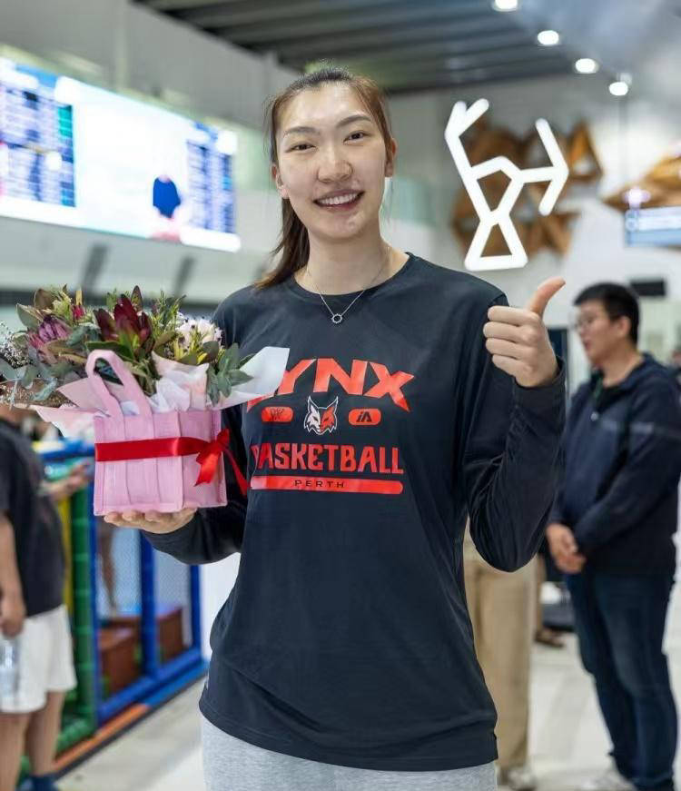 官宣！韩旭加盟澳洲WNBL山猫队，薪资揭秘：年薪究竟还能剩多少？