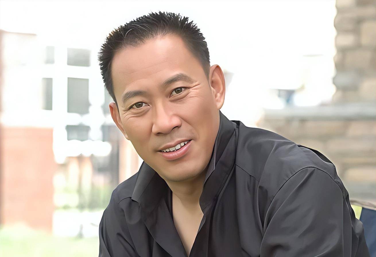 老戏骨们聚餐合照,郭冬临,方晓莉站后面,洪剑涛,鲍大志坐前排