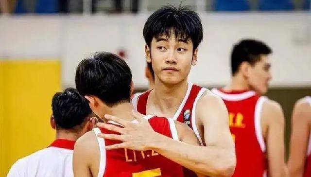 张博源首发26分钟获21分7篮板1助攻 中国男篮年轻一代有望