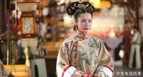 并非是一个简单的女人,得知这一情况后,她开始有意接近大贝勒代善,并