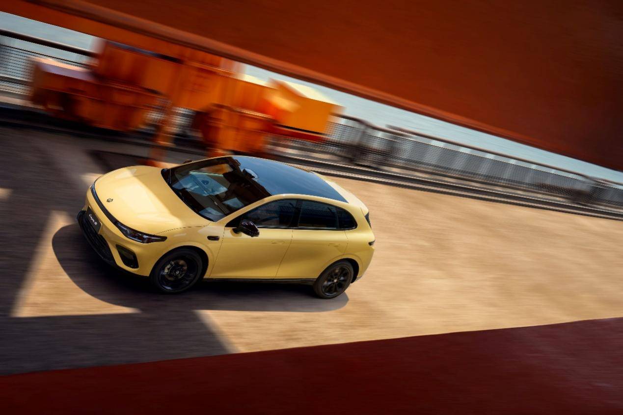 重塑10万级年轻出行价值标杆 零跑Lafa5上市限时惊喜价9.28万起-锋巢网