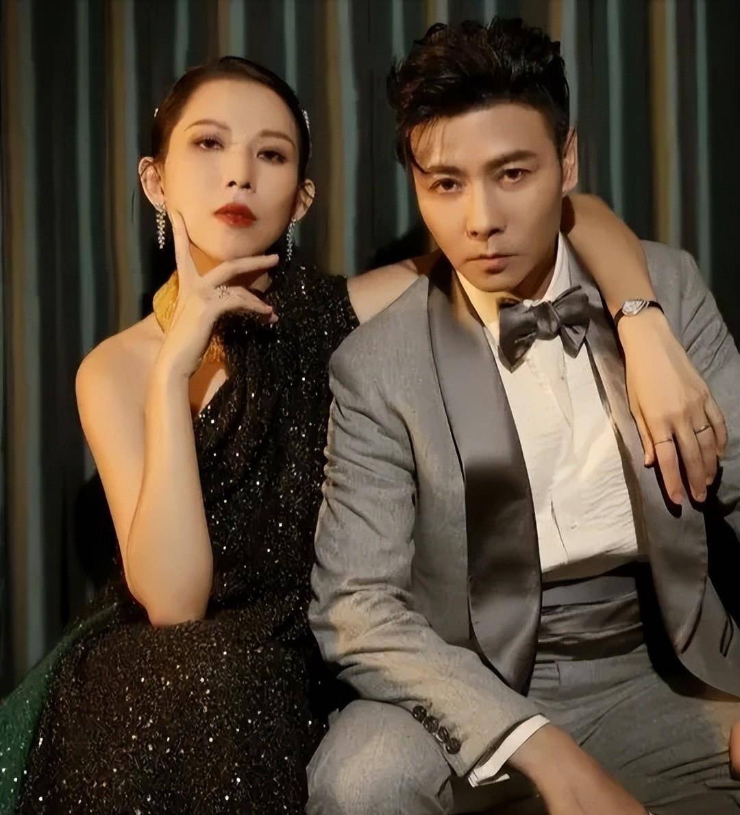 蔡少芬夫妇为小儿子庆生,仨儿女都像爸好似复制,张晋脸肿不敢认