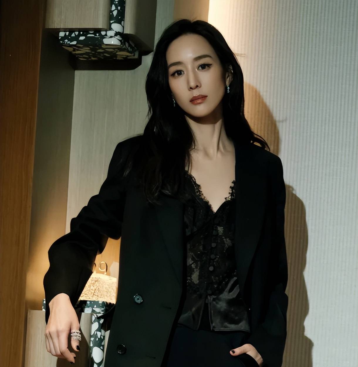 从法律系高材生到演员,再到如今的公司经营者,张钧甯的每一步都走得很