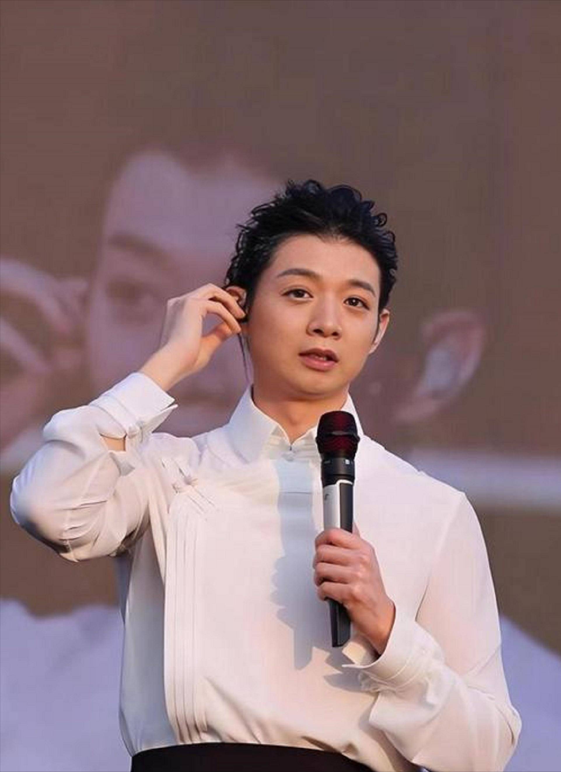 退圈4年后,霍尊高调宣布复出,而被送进监狱的陈露下场