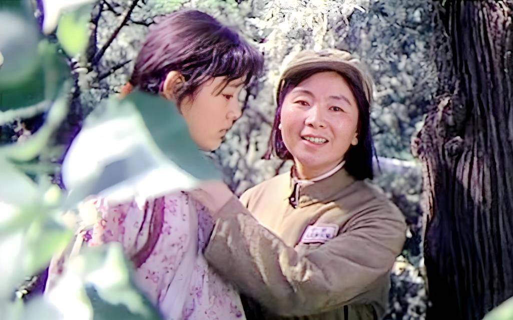 陶白莉:《小花》里温婉的"周医生",电影世家中坚韧的传承者