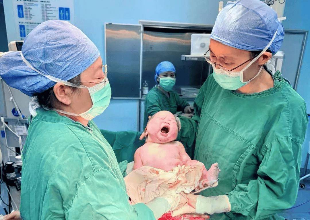 孕妇生娃前一天大吃大喝,担心产后喂母乳吃不了,医生纷纷摇头