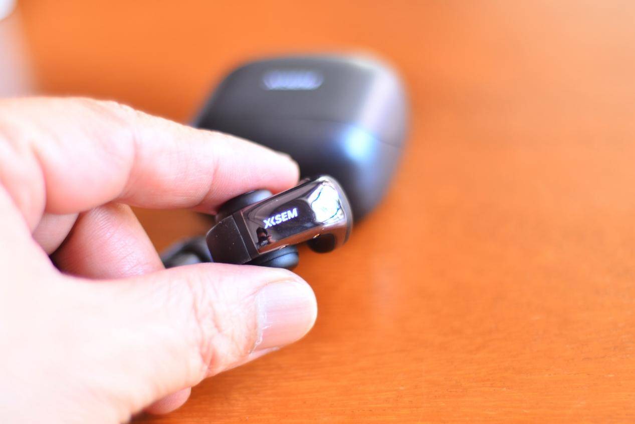 百元级耳机卷王来了，千元级音质的西圣Plume耳夹式耳机