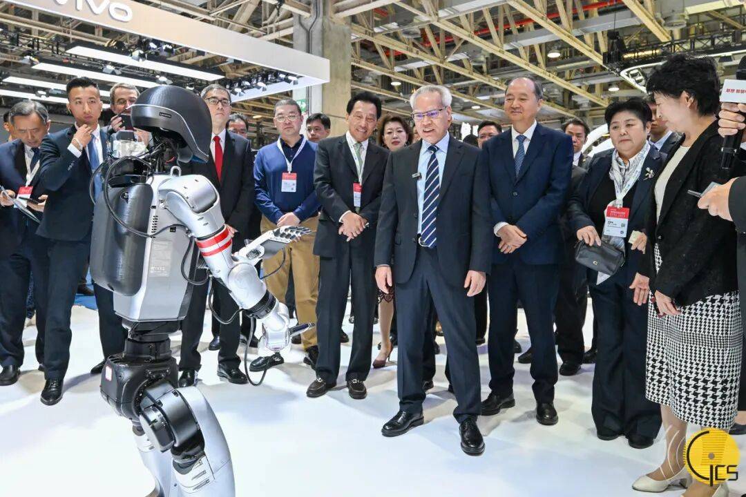 岑浩辉:持续优化科技创新生态环境 推动新型科创产业稳步成长(图3) 岑浩辉:持续优化科技创新生态环境 推动新型科创产业稳步成长(图3)